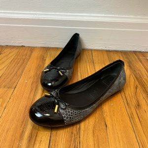 Tory Burch Verbena Ballet Flats Snake Skin Cap Toe Bows Black Gray Size 10M